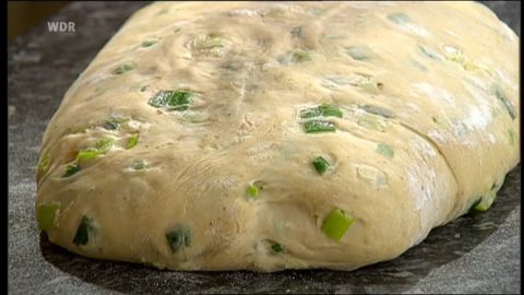Frühlingszwiebelbrot
