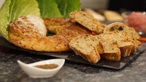 Kümmelbrot mit Wirsing